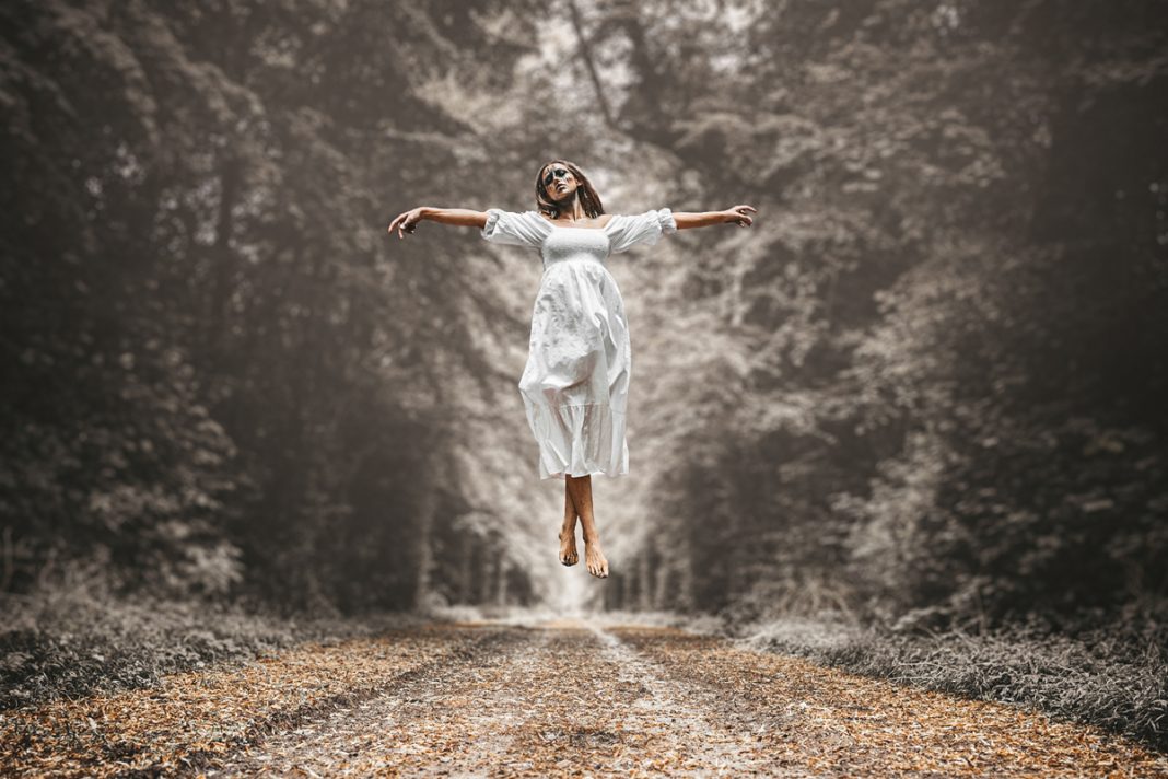 Teknik Foto Levitasi