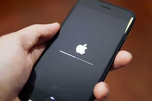 Cara Mengatasi Update iOS iPhone yang Stuck