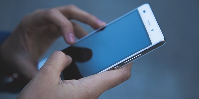 Cara Menghidupkan HP Tanpa Tombol Power 
