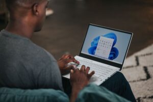 Kesalahan Menggunakan Laptop yang Harus Dihindari 