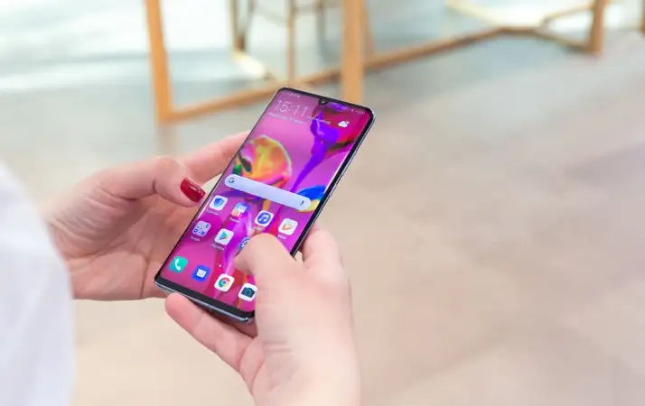Teknologi Canggih yang Harus Tersedia di Layar HP Flagship