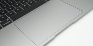 Trik Rahasia Trackpad MacBook yang Jarang Diketahui Pengguna