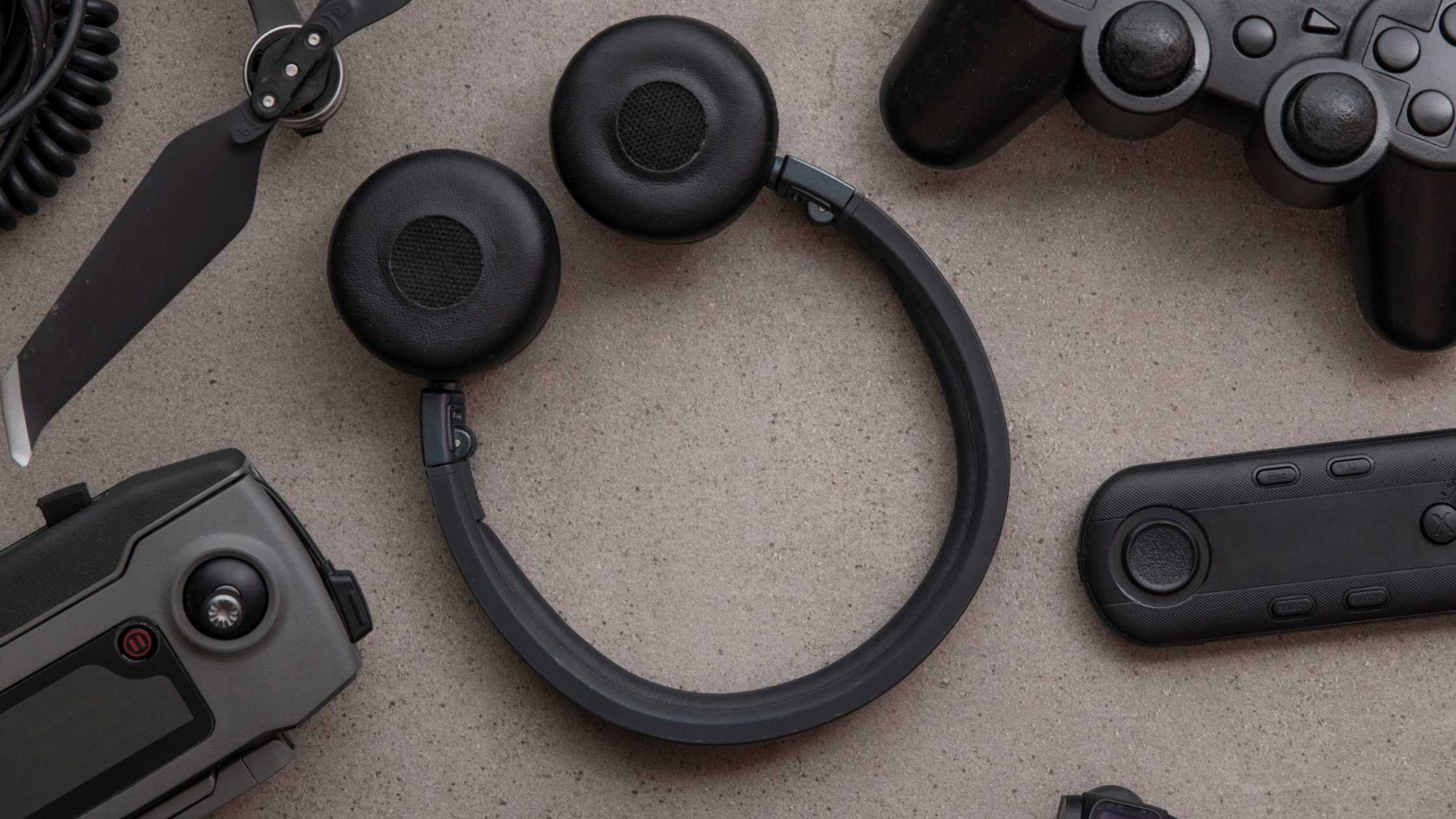 Earphone Terbaik yang Cocok untuk Mendengarkan Musik dan Meeting