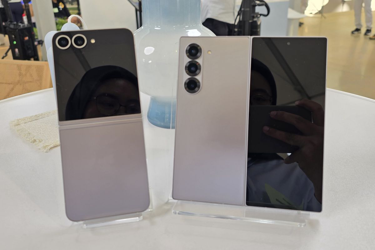 Perbedaan HP Foldable dan Flip