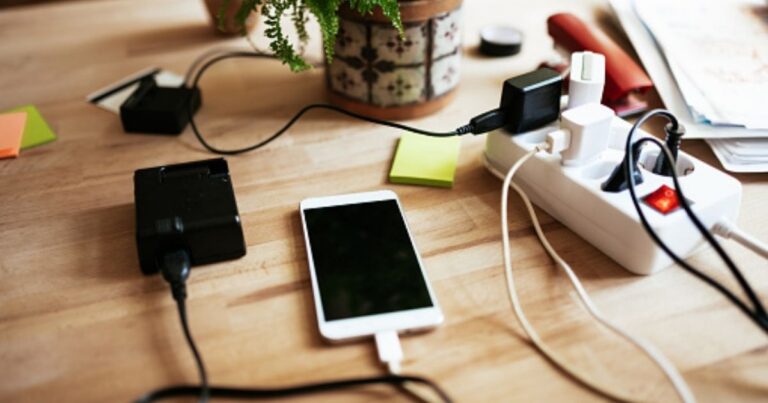 Tanda Charger HP Sudah Mulai Rusak dan Harus Diganti yang Baru