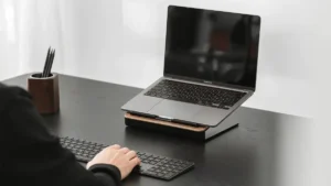 Cara Memilih Stand Laptop yang Cocok untuk Kebutuhan Harian 