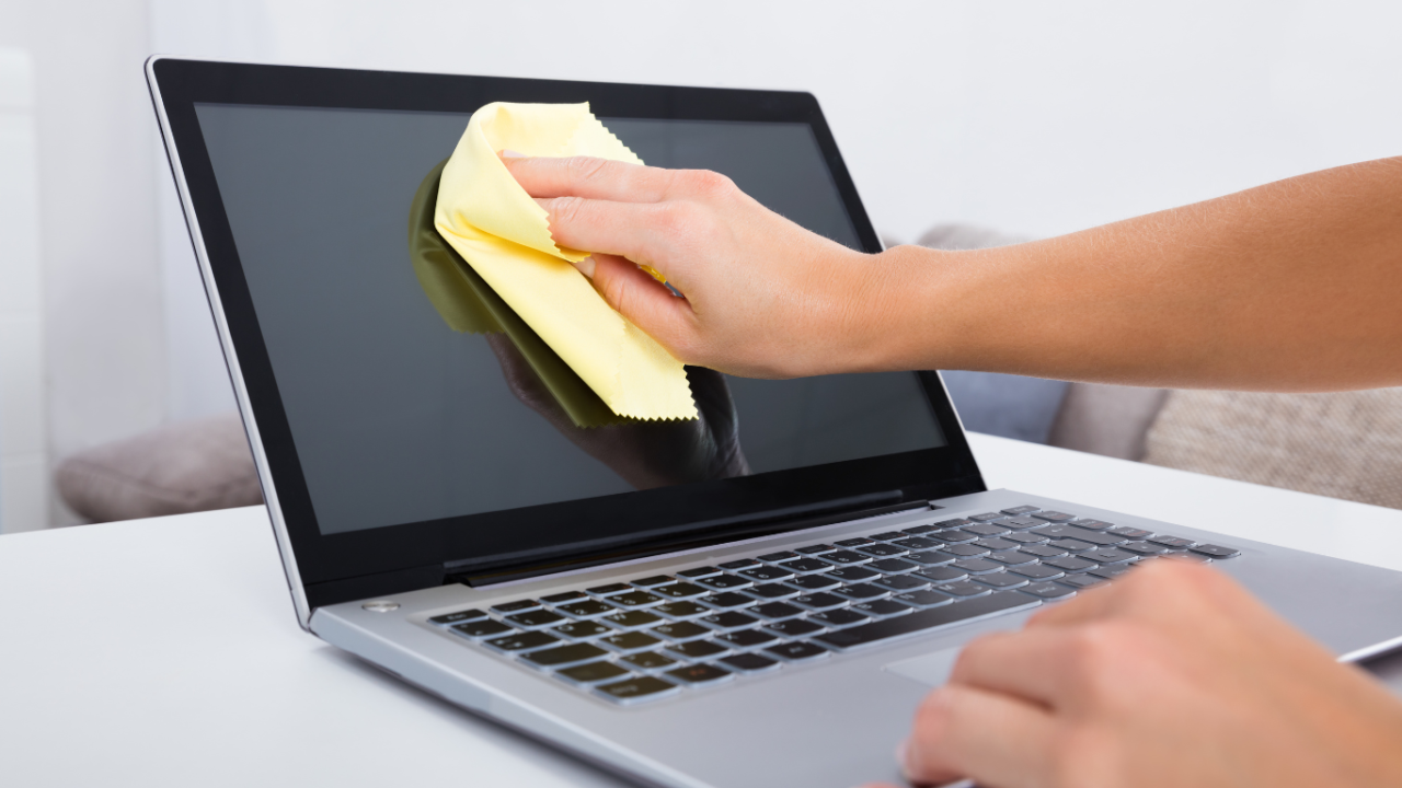 Cara Merawat Layar Laptop agar Bebas Goresan dan Bersih 