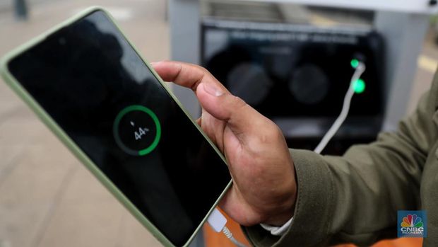 Penyebab dan Cara Mengatasi Charger HP Panas Saat Digunakan