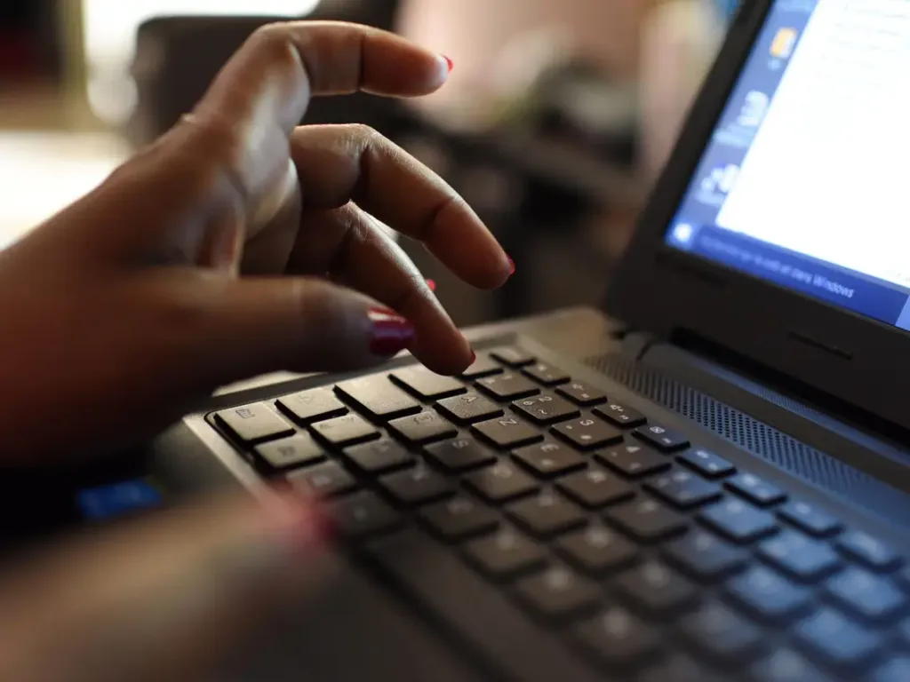 Dampak Negatif Laptop Jarang di Shutdown 